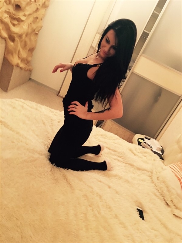 Раскрою тебе все свои возможности, чтобы ты ощутил настоящий экстаз. Я живу в прекрасном городе Москва, где мы сможем раскрыть всю нашу страсть. Мои услуги включают классический секс, оральный секс, анальный секс, массаж и многое другое. 🌹🔥 У меня есть отличные отзывы, которые подтверждают мою незабываемую работу. Обязательно пришлю тебе свои фото, чтобы ты убедился в моей красоте и сексуальности. Мои объятия окутывают теплом и нежностью, и ты точно не пожалеешь о проведенном времени со мной. 💋🌟 21832, 20 лет